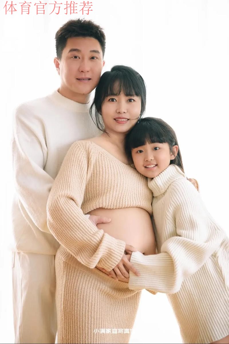 幸福！阿尔瓦雷斯Ins晒女友孕照，将迎接家庭新成员的降生